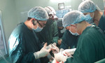 TP.HCM: 12 bác sĩ cắt khối bướu gan to bằng quả cam cứu bà cụ thoát cửa tử
