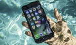 Phải làm gì khi iPhone bị rơi vào nước?