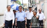 Bí thư Nguyễn Thiện Nhân đội mưa thị sát ‘rốn ngập’ của thành phố