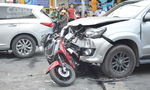 Ô tô tông vỡ bụng người đàn ông đi xe máy ở Sài Gòn