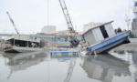 Sà lan thi công cống ngăn triều lật nghiêng trên kênh Tàu Hủ - Bến Nghé