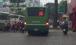 Clip xe buýt chạy lên vỉa hè khiến dư luận Sài Gòn phẫn nộ
