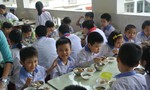 Phụ huynh hài lòng với dự án 'Bữa ăn học đường'