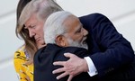 Lãnh đạo Mỹ - Ấn gặp nhau trong cái ôm thắm tình