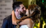 Messi hôn vợ say đắm trong hôn lễ lớn nhất Argentina