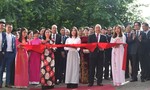 Thủ tướng cắt băng khánh thành trụ sở mới Đại sứ quán Việt Nam tại Hà Lan
