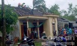 Lốc xoáy tốc mái 67 ngôi nhà và trường học