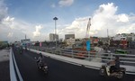 Giao thông thuận lợi trên 2 cầu vượt 'giải cứu' sân bay Tân Sơn Nhất