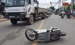 TP.HCM: Xe tải cẩu tông 2 ô tô, 4 xe máy ở cầu Phú Long
