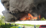 Hơn 100 lính cứu hoả đang dập lửa tại công ty nhựa