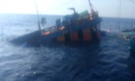 Quảng Ngãi: Tàu cá bị đâm chìm, 6 ngư dân may mắn được cứu sống