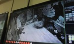 Hai người bị ‘giam lỏng’ trong thang máy phải nhập viện cấp cứu