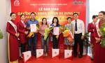 Địa ốc Kim Phát và Việt Hưng Phát trao hàng trăm sổ đỏ cho khách hàng