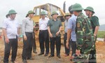 Phó Thủ tướng Trịnh Đình Dũng kiểm tra tình hình chống bão số 10 tại Hà Tĩnh