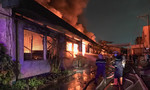Cảnh sát PCCC TP.HCM đang dập lửa tại Công ty dệt may Thành Công