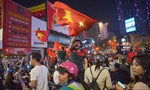 Người hâm mộ cuồng nhiệt mừng chiến thắng của U.23 Việt Nam