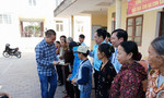 Báo Công an TP.HCM trao 200 phần quà cho người nghèo đón Tết