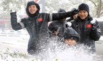 U23 Việt Nam tập trong nhà, U23 Uzbekistan tập bất chấp trời tuyết