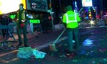 Quảng trường Thời Đại ngập trong hơn 50 tấn rác sau đêm đón năm mới