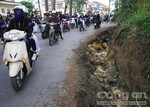 Lâm Đồng: Nguy hiểm rình rập học sinh ngay trước cổng trường