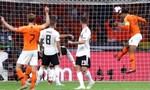 Hà Lan hủy diệt Đức 3 - 0 trên sân nhà