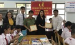Tặng sách và máy tính cho Trường THCS Lê Quang Thẩm