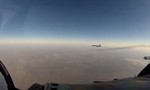 Clip tiêm kích Su-27 và Su-30 Nga diễn tập ở độ cao 12 km