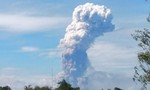 Núi lửa phun 4.000m trên đảo xảy ra thảm họa kép ở Indonesia