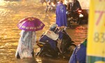 Người Sài Gòn thức trắng đêm vì ngập lụt