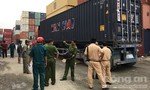 Xe container lùi cán chết người ở Sài Gòn