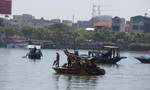 Tàu chứa hàng chục tấn hóa chất chìm trên sông Đồng Nai