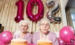 Cặp đôi song sinh 102 tuổi chia sẻ bí quyết sống trường thọ