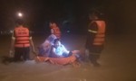 Cảnh sát cứu hộ hàng chục người kẹt giữa lũ lớn tại TP.Thủ Dầu Một