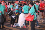 CĐV ở Sài Gòn cùng dọn rác sau trận chung kết