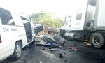 Xe container tông 5 xe máy và 1 ô tô, 12 người bị thương