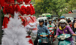 Tấp nập mua sắm ở chợ Giáng sinh lớn nhất Sài Gòn