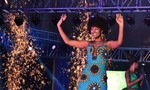Clip tân hoa hậu châu Phi cháy tóc trong lễ đăng quang