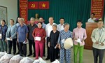 Phó Thủ tướng Trương Hòa Bình tặng quà Tết cho người dân Cần Giờ