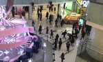 Clip tấn công bằng dao ở trung tâm thương mại Bắc Kinh, 1 người chết