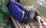 Người đàn ông bất tỉnh trên bè nứa trôi sông