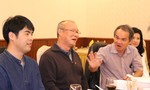 HLV Park Hang-seo đến Pleiku gặp bầu Đức bàn về bóng đá Việt Nam