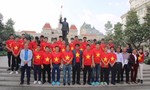 Đội tuyển U23 Việt Nam dâng hương tại Tượng đài Chủ tịch Hồ Chí Minh