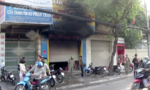 Cảnh sát phá cửa sắt cứu 3 người kẹt trong đám cháy ở Sài Gòn