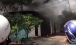 Đang cháy lớn ở xưởng giày trong khu dân cư