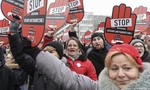 Biểu tình phản đối thay đổi luật phá thai rầm rộ ở Ba Lan