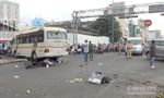 Xe khách "lùa" 2 xe máy ở Sài Gòn, 4 người bị thương