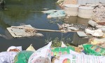 Bắt nóng vụ đổ rác công nghiệp độc hại xuống sông quy mô lớn
