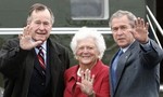 Cựu tổng thống Bush 'cha' nhập viện sau lễ tang vợ