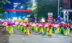 12 xe hoa khuấy động đường phố Bãi Cháy trong lễ diễu hành