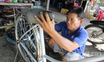 Người sửa xe già tặng gần 70 xe đạp cho học sinh nghèo